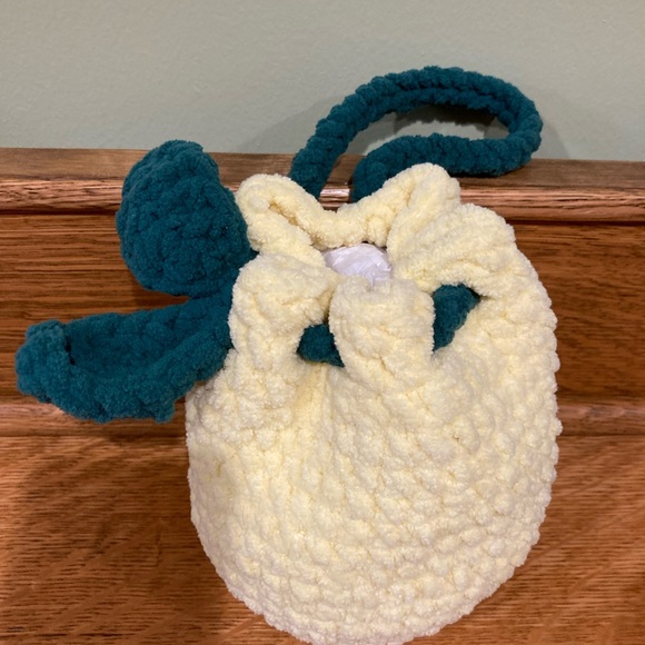 Fresh lemony goodness is this hand knit, super soft, lemon, design purse / pouch - Picture 2 of 13